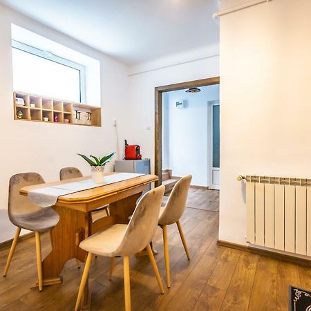 Central Apartment Braşov Dış mekan fotoğraf