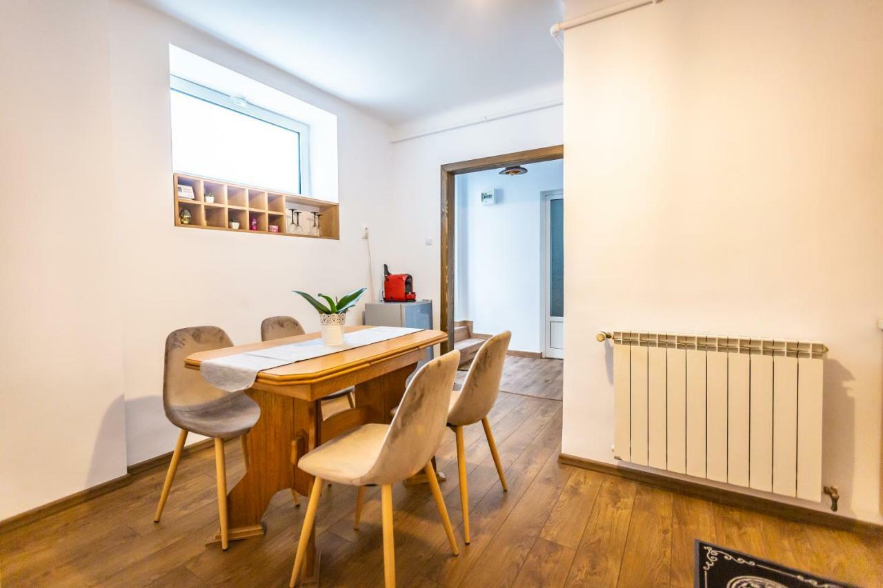 Central Apartment Braşov Dış mekan fotoğraf