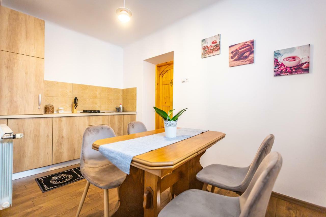 Central Apartment Braşov Dış mekan fotoğraf